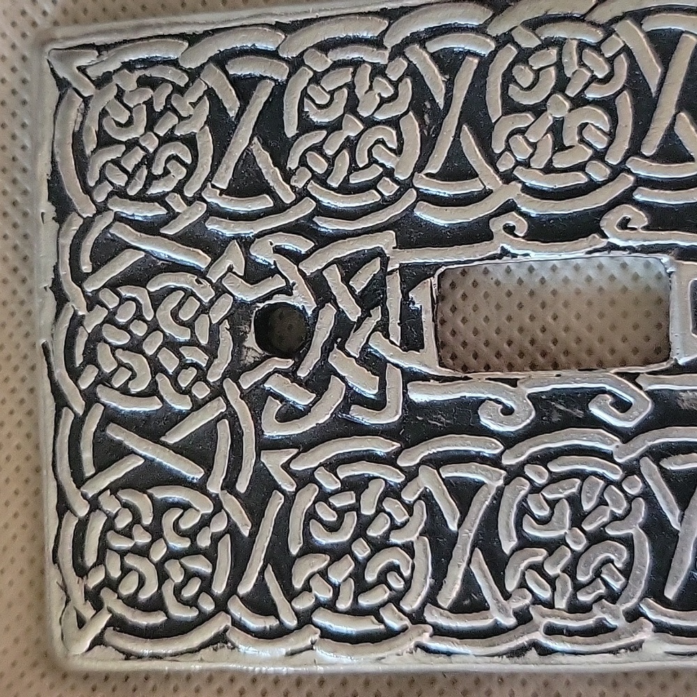 Celtic Knot Fellowship Foundry switch plate - Picture 2 of 5
